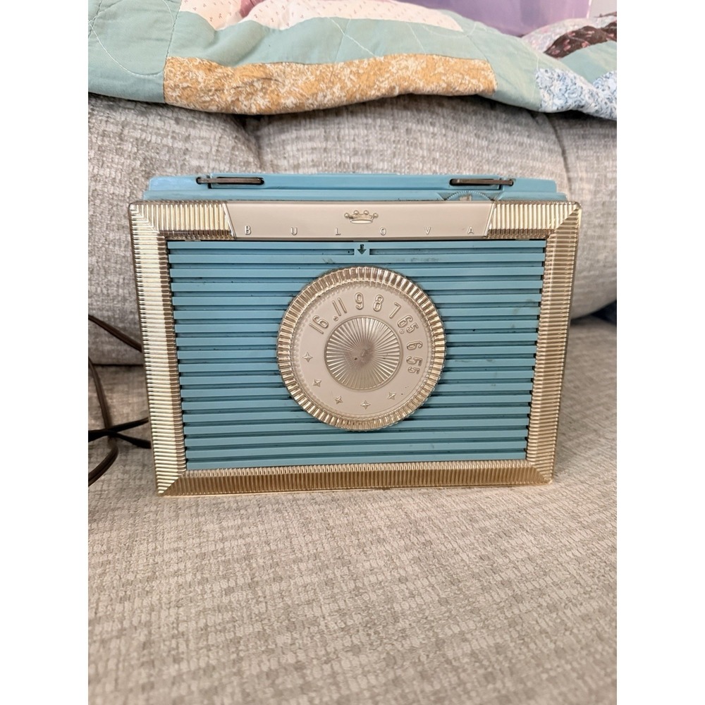Vintage The Companion By BULOVA‎ Portable Vacuum Tube Radio Teal Blue Gold Trim